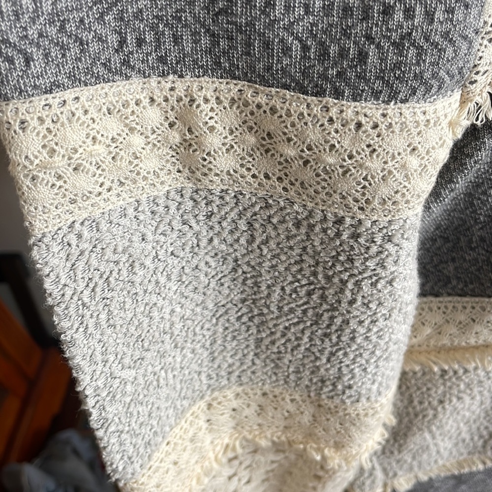 XL Lucky Lotus Lucky Brand Bluish Gray cream Sweater - Picture 6 of 6